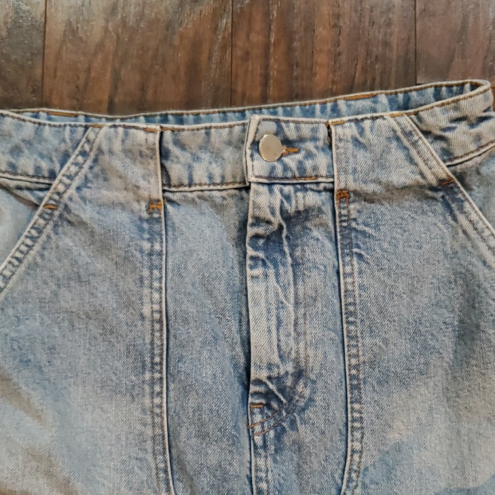 Zara Denim Cargo Shorts with Frayed Hem - Picture 5 of 6